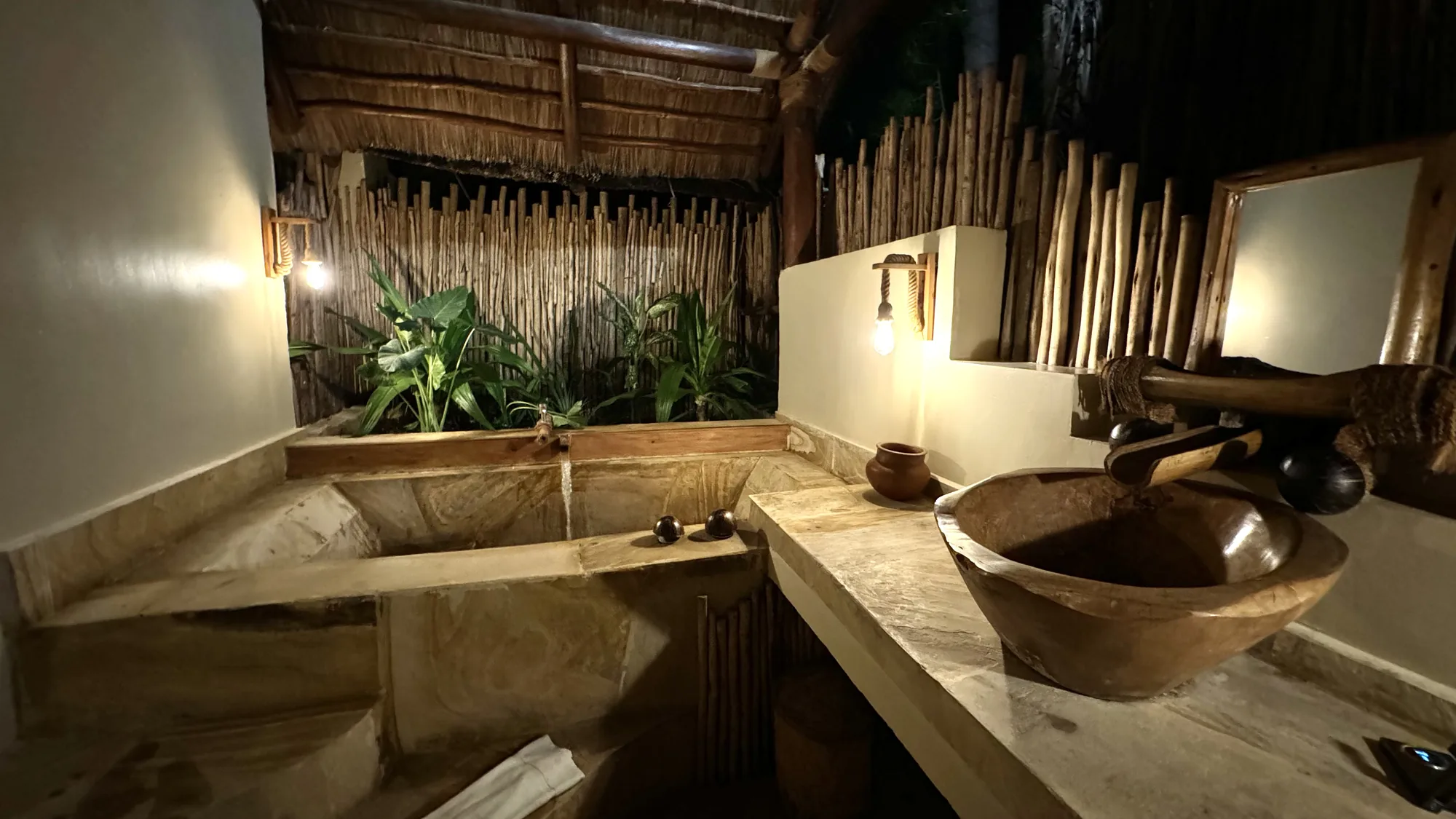 Detail of the outdoor bathroom